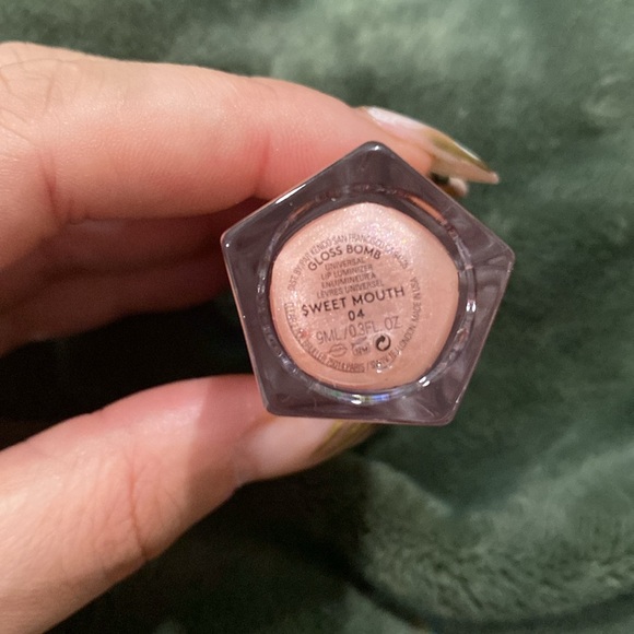 Fenty Beauty Gloss Bomb BRAND NEW in shade: SWEET MOUTH - Picture 5 of 5